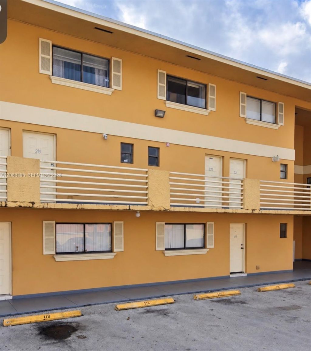 180 Royal Palm Rd , Unit 218, Hialeah, FL 33016 Photo