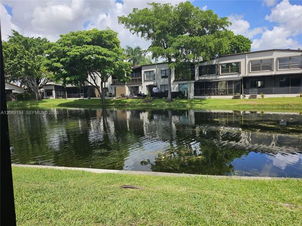 9723 N New River Canal Rd, Unit 414, Plantation, FL 33324