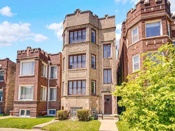 7428 S Bennett Avenue, Chicago, IL 60649
