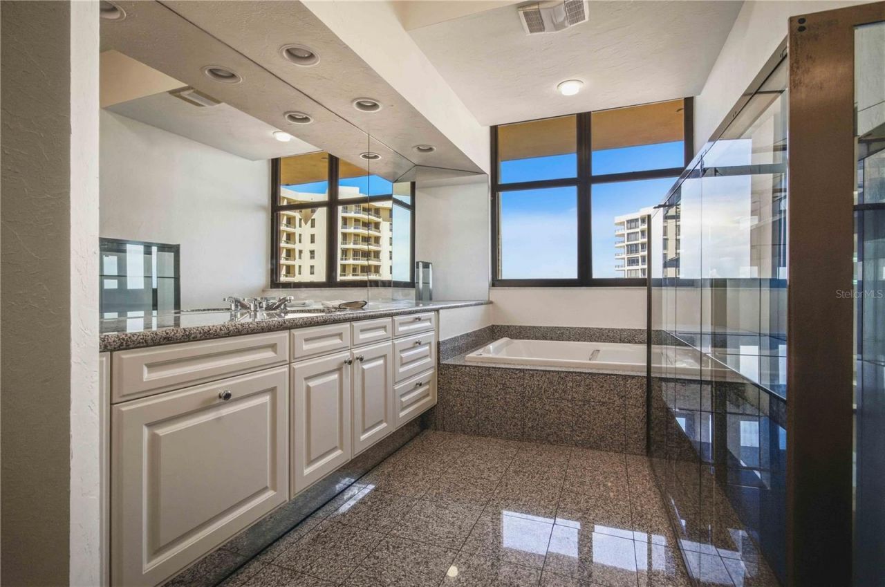 1241 Gulf Of Mexico Drive, Unit 608, Longboat Key, FL 34228 Photo