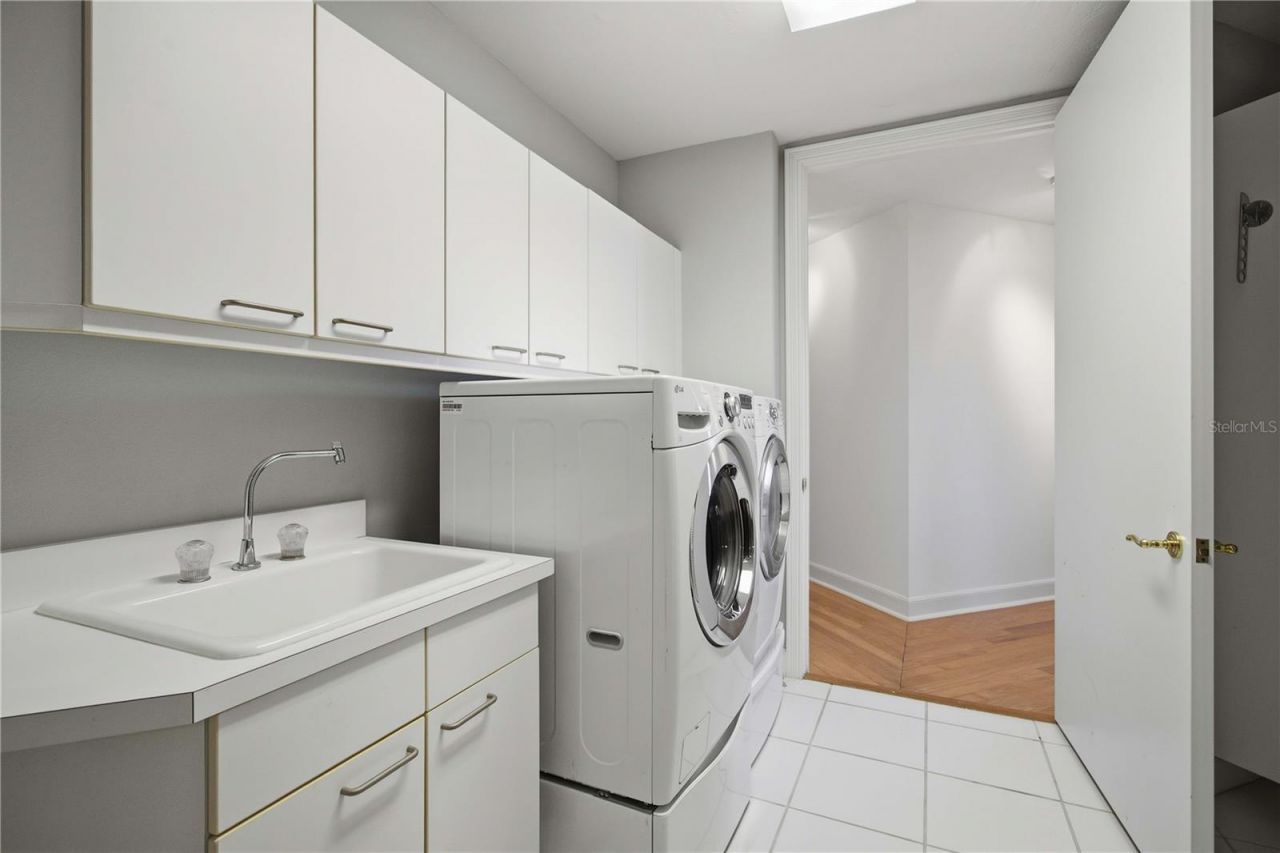1241 Gulf Of Mexico Drive, Unit 608, Longboat Key, FL 34228 Photo