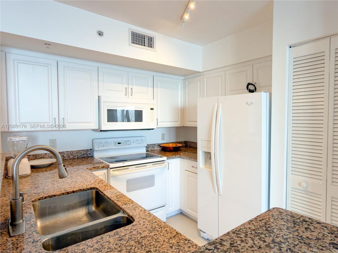 90 Alton Rd , Unit 1710, Miami Beach, FL 33139 Photo
