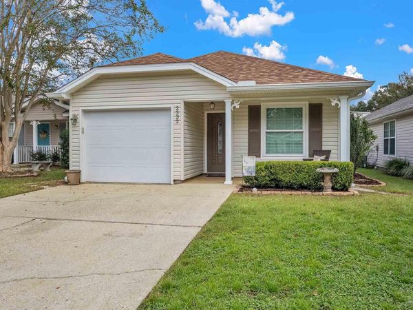 2332 Trailwood Dr, Cantonment, FL 32533