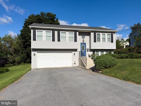 1005 MAIN STREET, OBERLIN, PA 17113