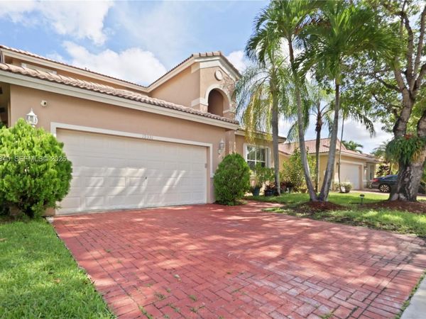 19331 SW 15th St, Pembroke Pines, FL 33029