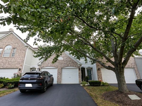 2943 Stonewater Drive, Unit 2943, Naperville, IL 60564