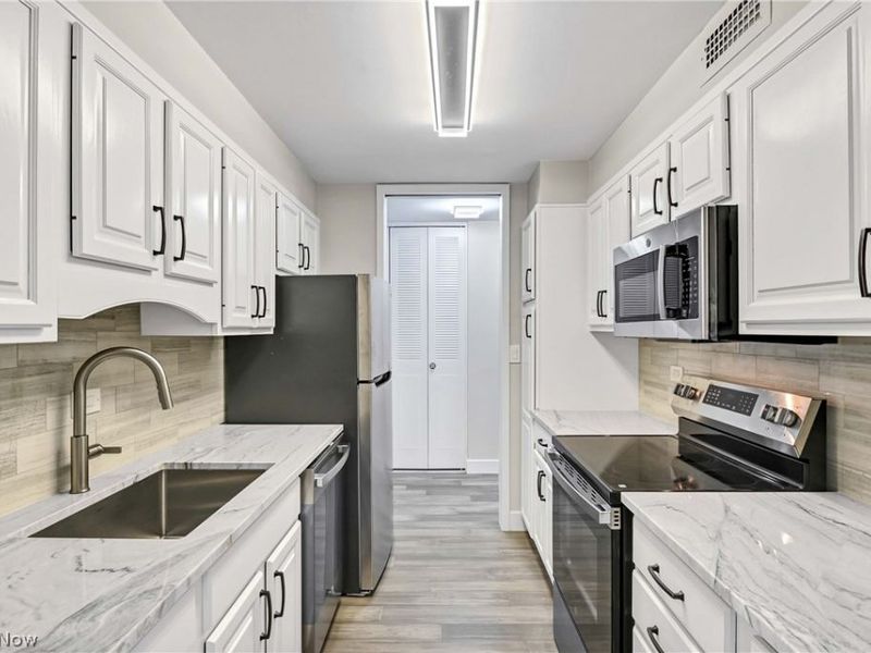 12700 Lake Avenue, Unit 1301, Lakewood, OH 44107 Photo 3