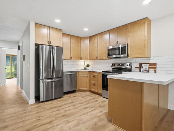 832 Stone Ridge Place, Dubuque, IA 52001