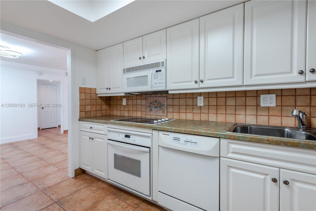 3180 S Ocean Dr, Unit 310, Hallandale Beach, FL 33009 Photo