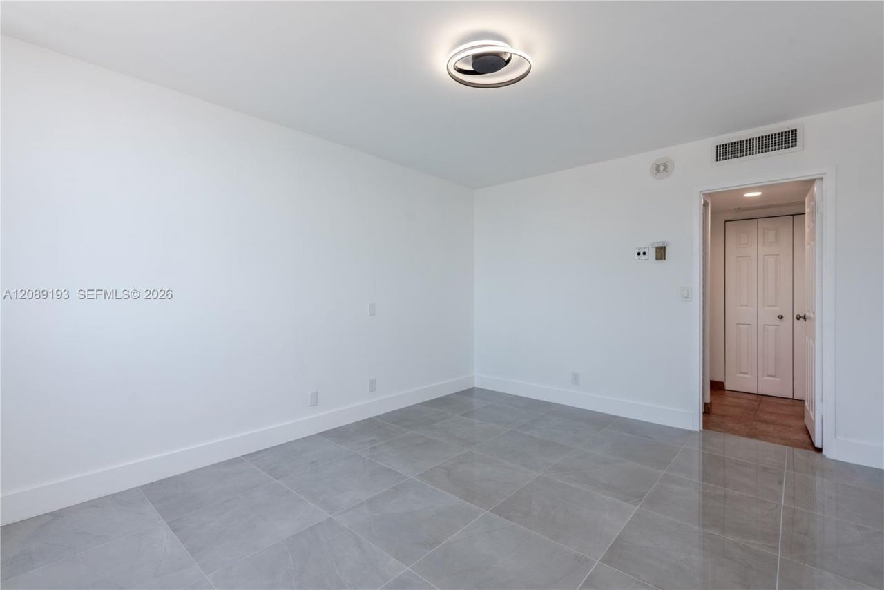 3180 S Ocean Dr, Unit 310, Hallandale Beach, FL 33009 Photo