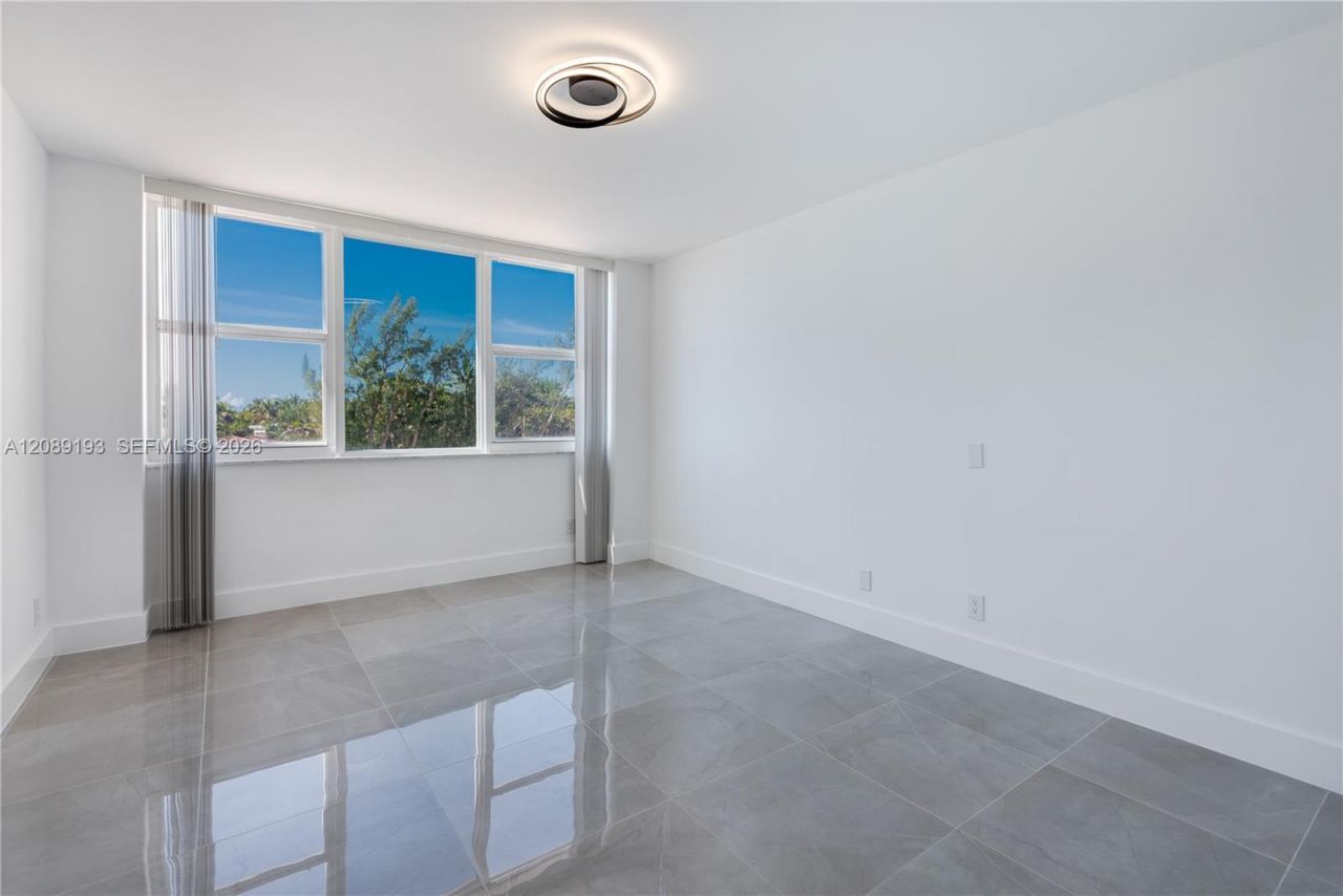 3180 S Ocean Dr, Unit 310, Hallandale Beach, FL 33009 Photo
