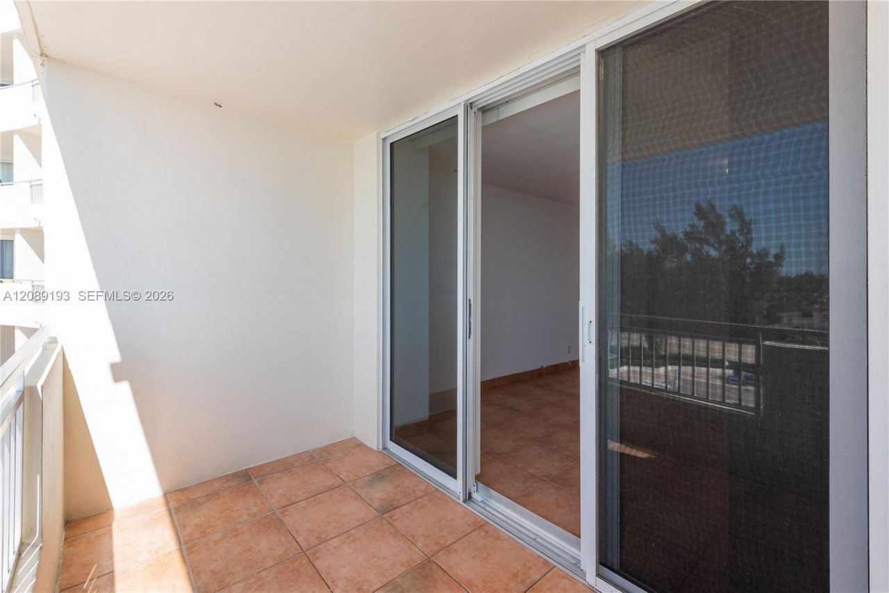 3180 S Ocean Dr, Unit 310, Hallandale Beach, FL 33009 Photo