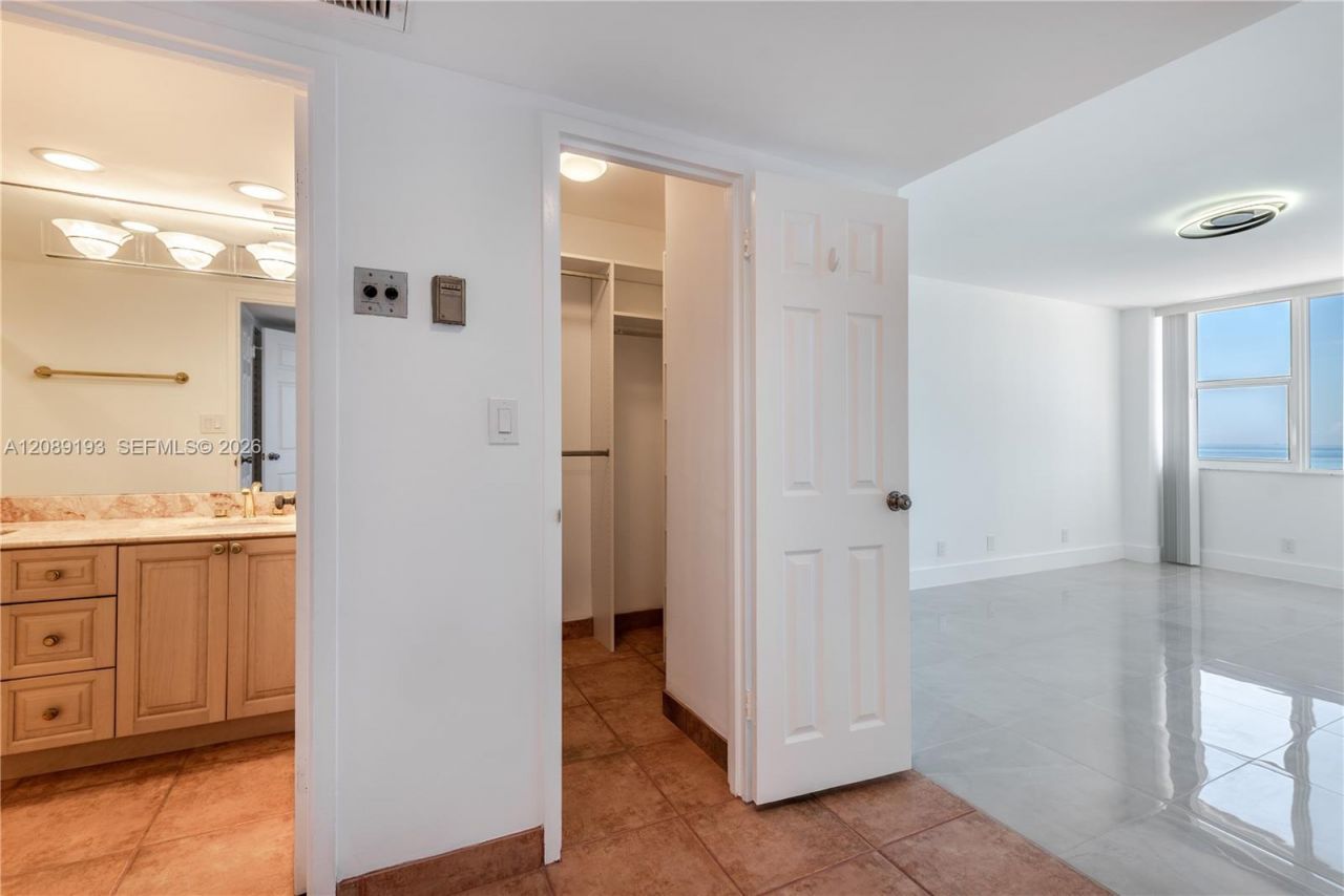3180 S Ocean Dr, Unit 310, Hallandale Beach, FL 33009 Photo