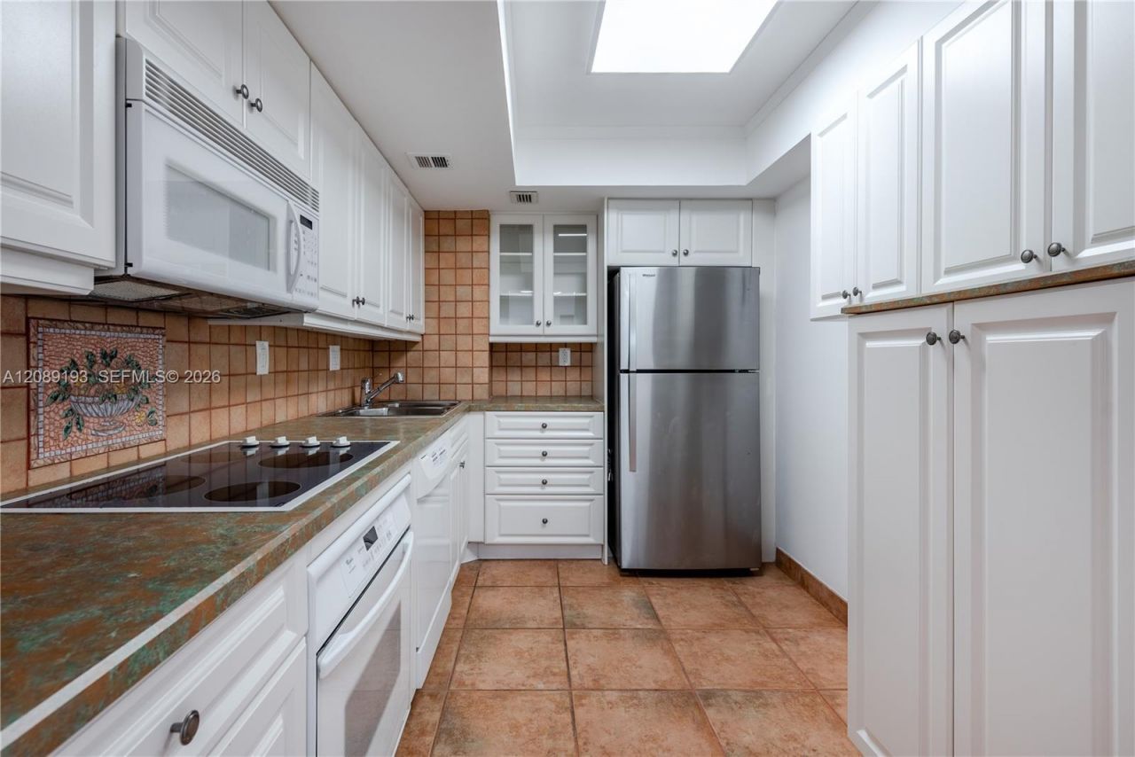 3180 S Ocean Dr, Unit 310, Hallandale Beach, FL 33009 Photo