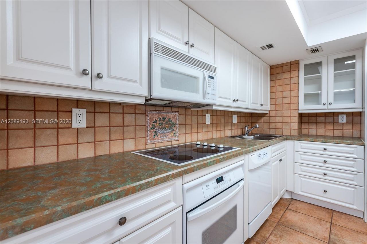 3180 S Ocean Dr, Unit 310, Hallandale Beach, FL 33009 Photo