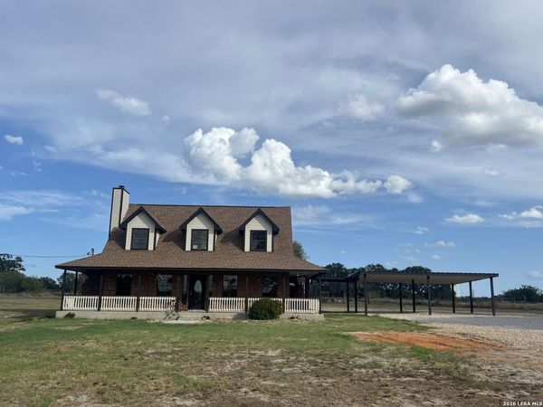 106 EAGLE CREEK RANCH BLVD, Floresville, TX 78114