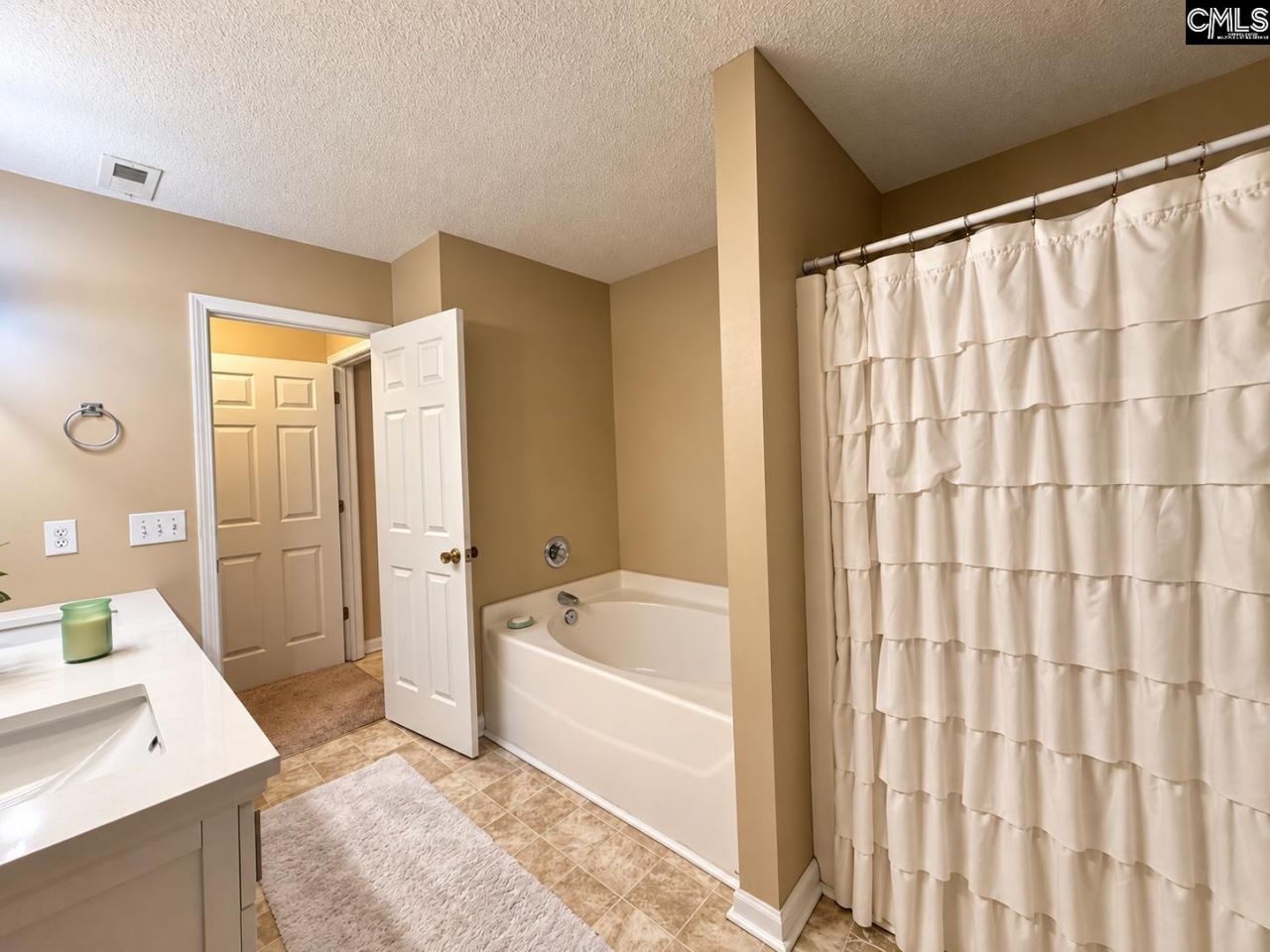 101 Fox Grove Circle Photo 13