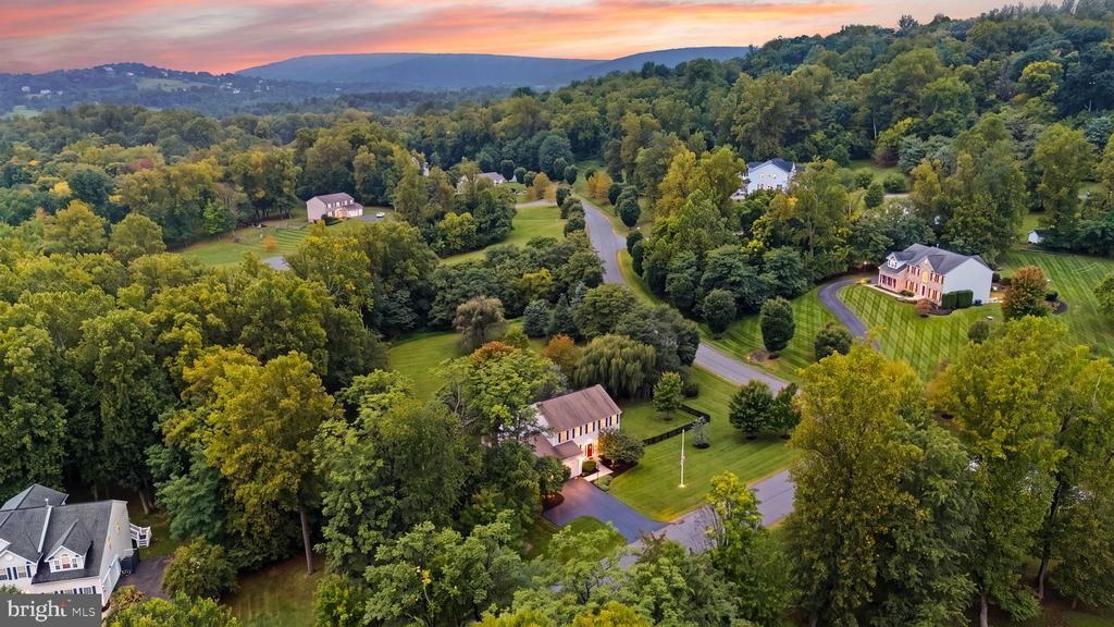 35499 Broken Arrow Road, Round Hill, VA 20141 Main Photo