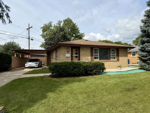 1014 Fairway Dr, Racine, WI 53405