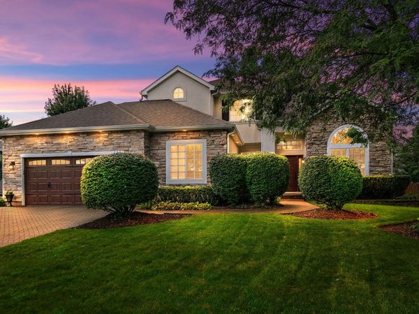 2221 Somerset Lane, Mundelein, IL 60060