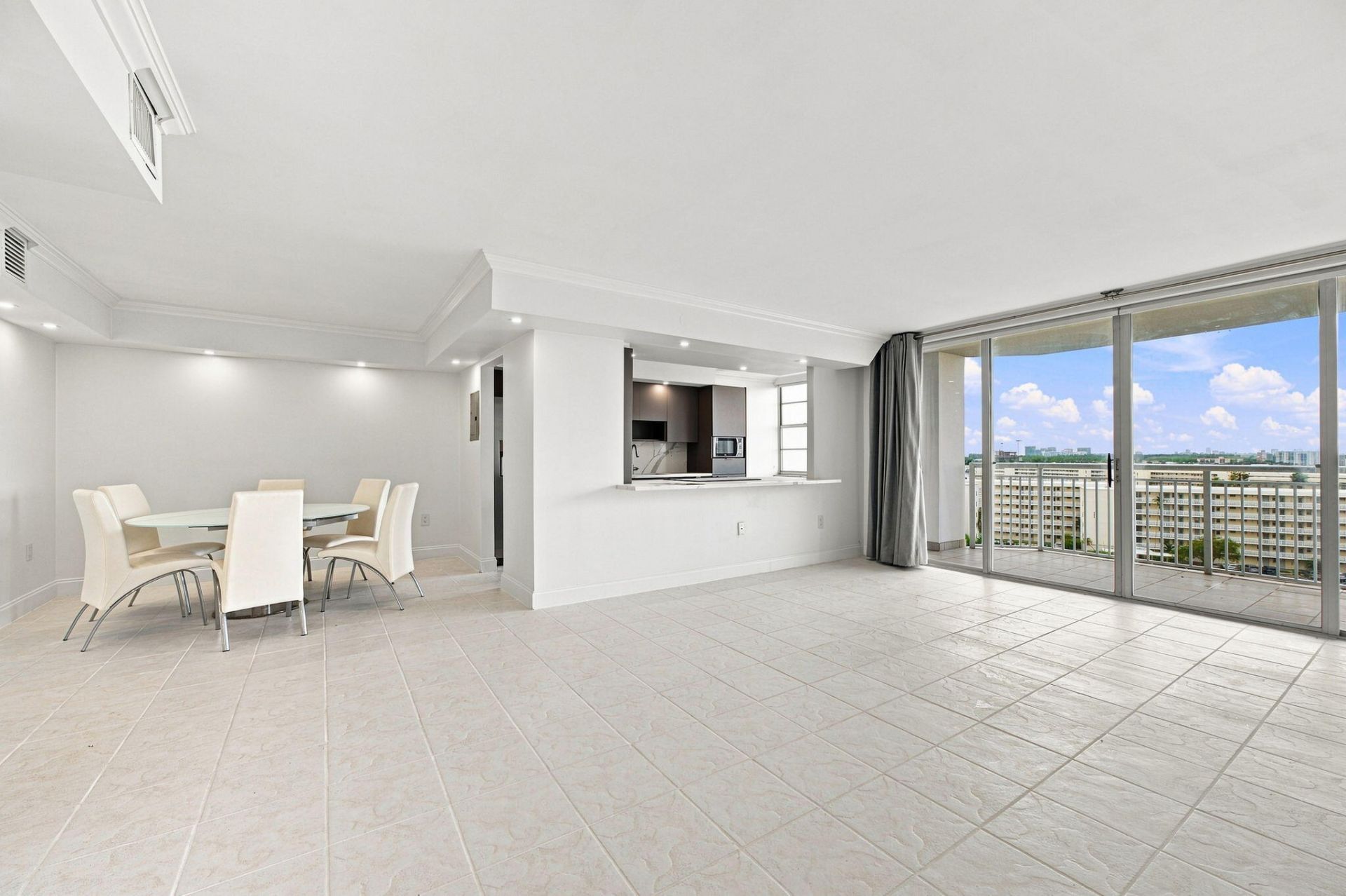18021 Biscayne Boulevard, Unit 901, Aventura, FL 33160 Photo