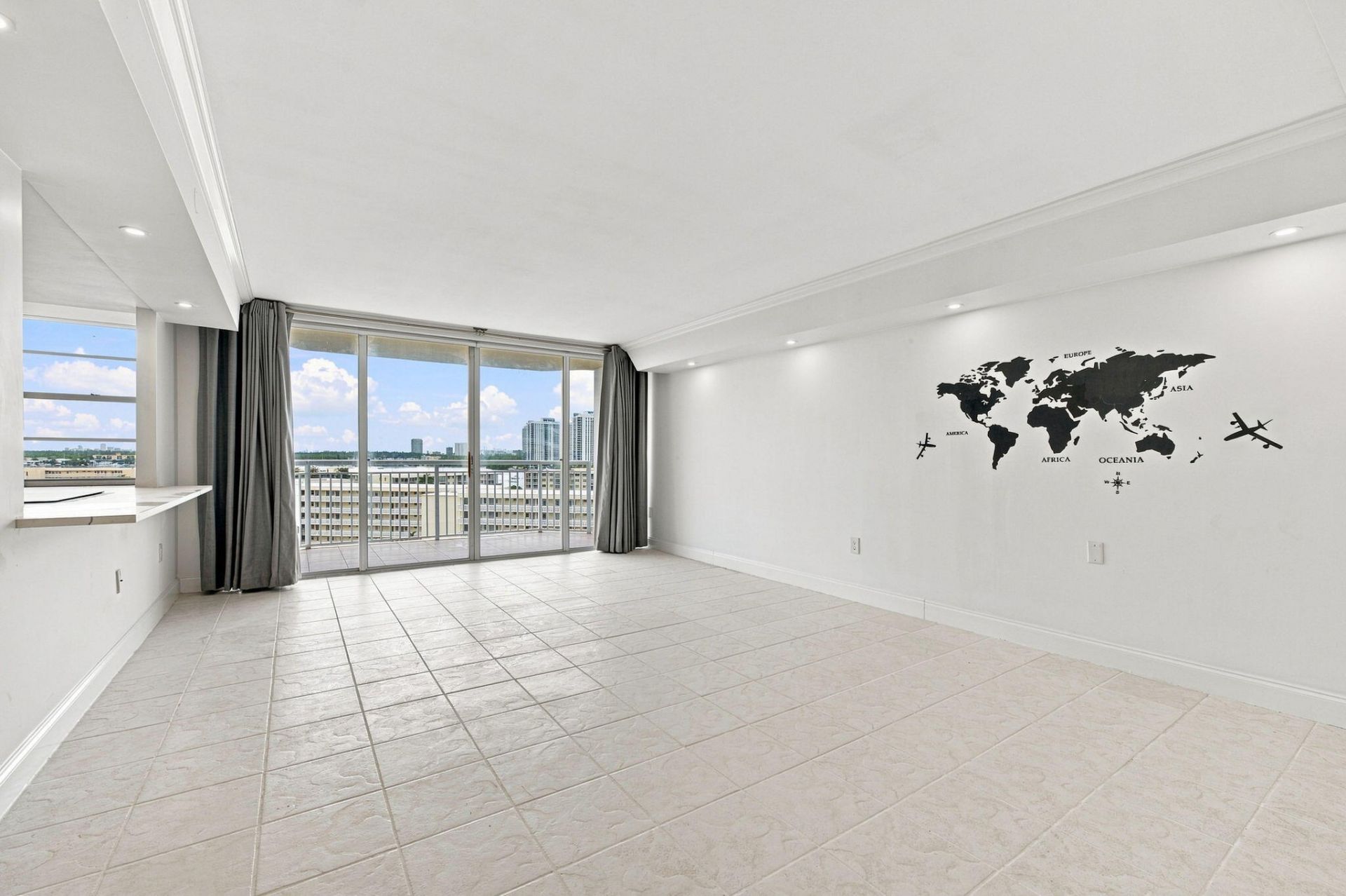 18021 Biscayne Boulevard, Unit 901, Aventura, FL 33160 Photo