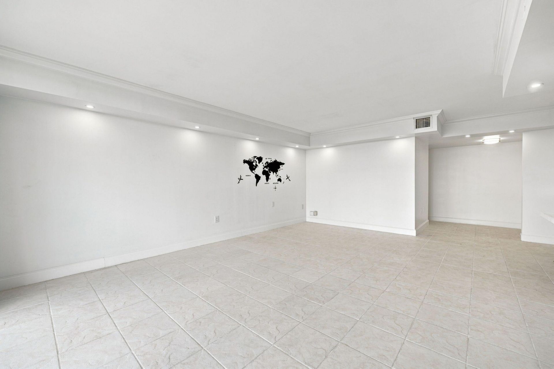 18021 Biscayne Boulevard, Unit 901, Aventura, FL 33160 Photo