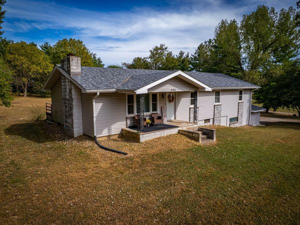 494 S Linden Avenue, Sparta, MO 65753