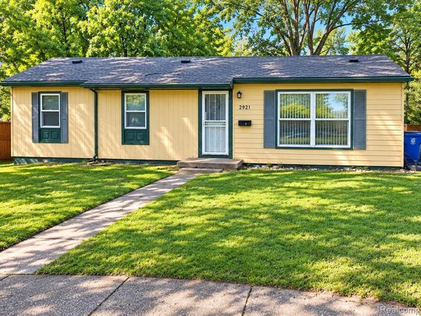 2921 E Pierson Road, Flint, Mi 48506