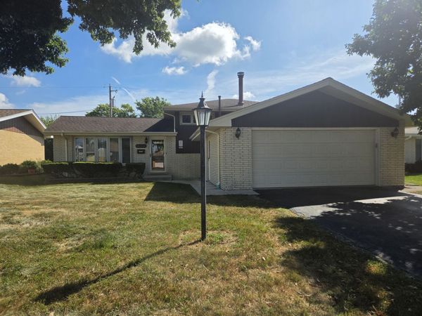 10715 S Nordica Avenue , Worth, IL 60482