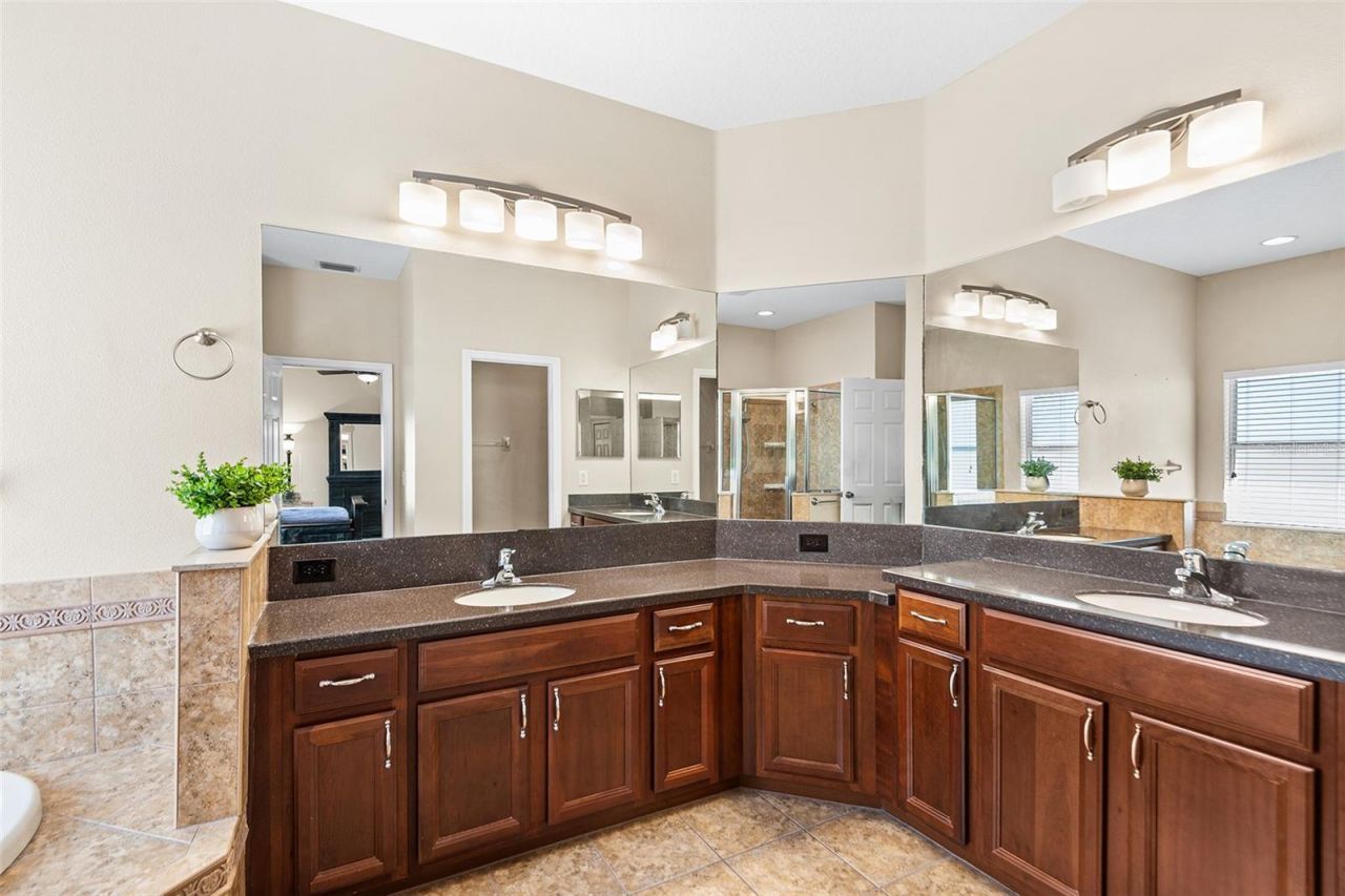 443 York Dale Drive, Ruskin, FL 33570 Photo