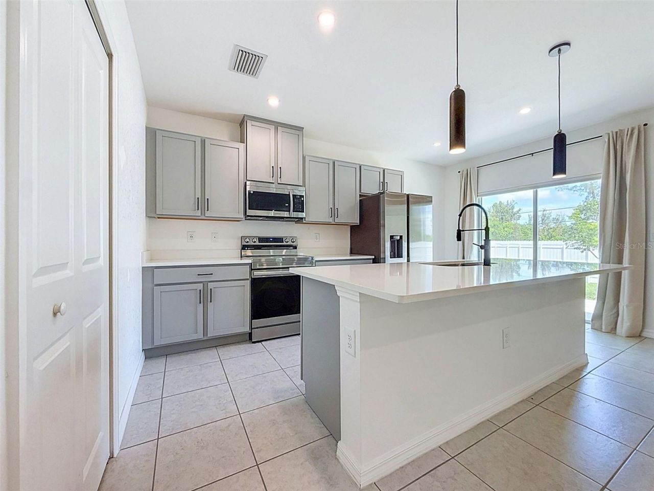 805 Whispering Pines Road, Cape Coral, FL 33993 Photo