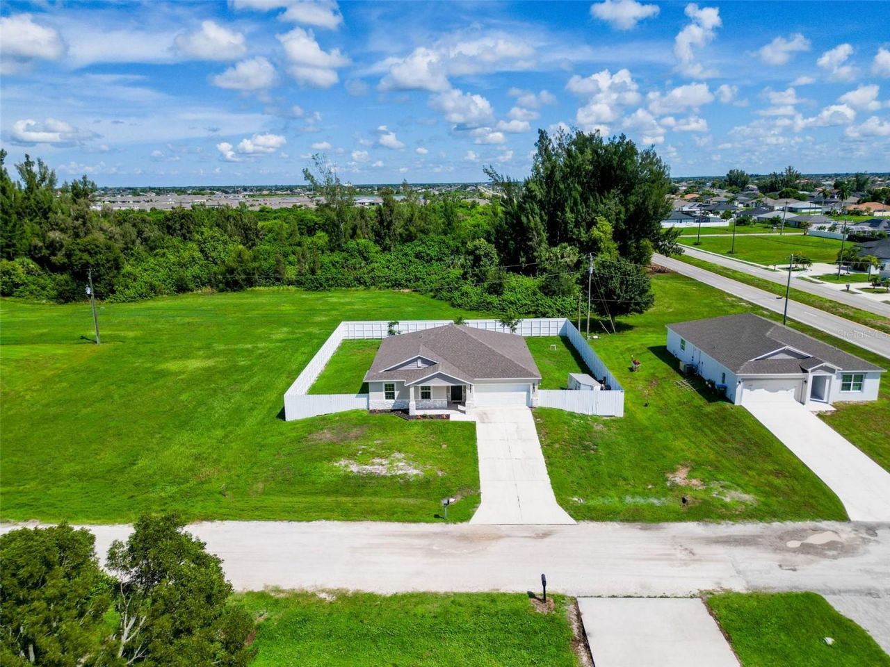 805 Whispering Pines Road, Cape Coral, FL 33993 Photo