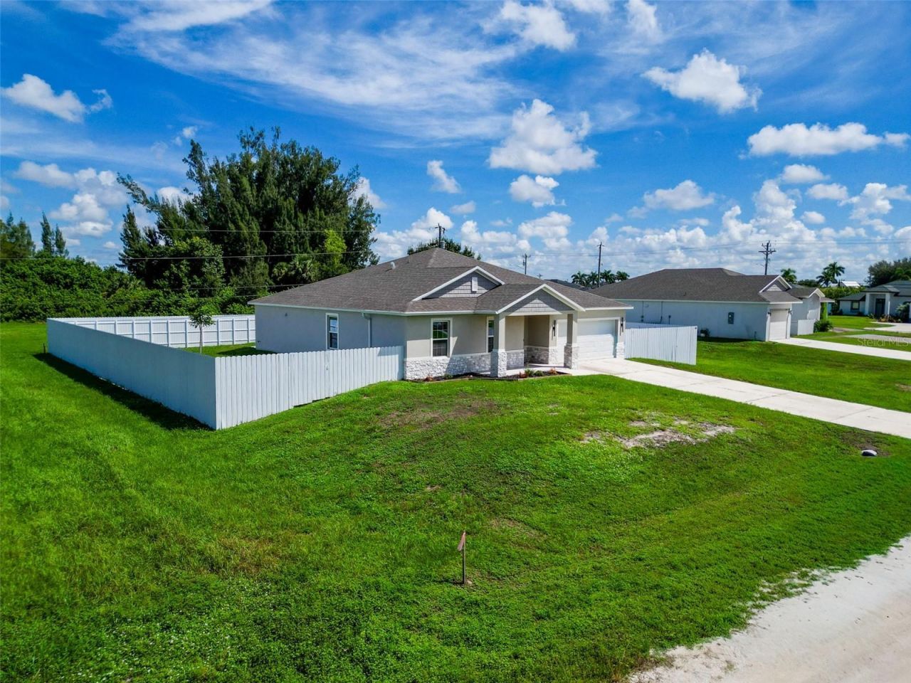 805 Whispering Pines Road, Cape Coral, FL 33993 Photo