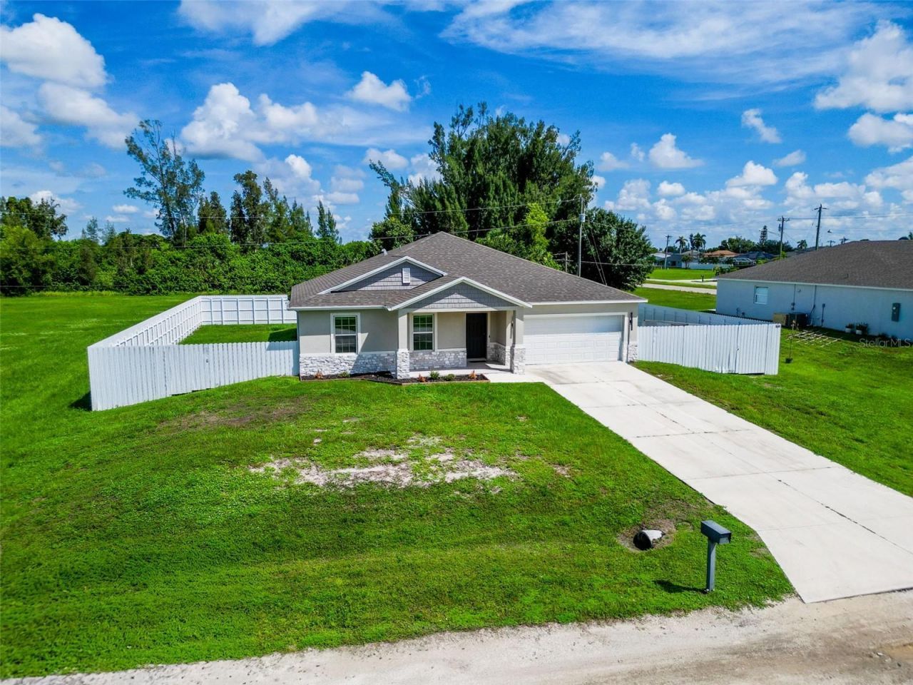 805 Whispering Pines Road, Cape Coral, FL 33993 Photo