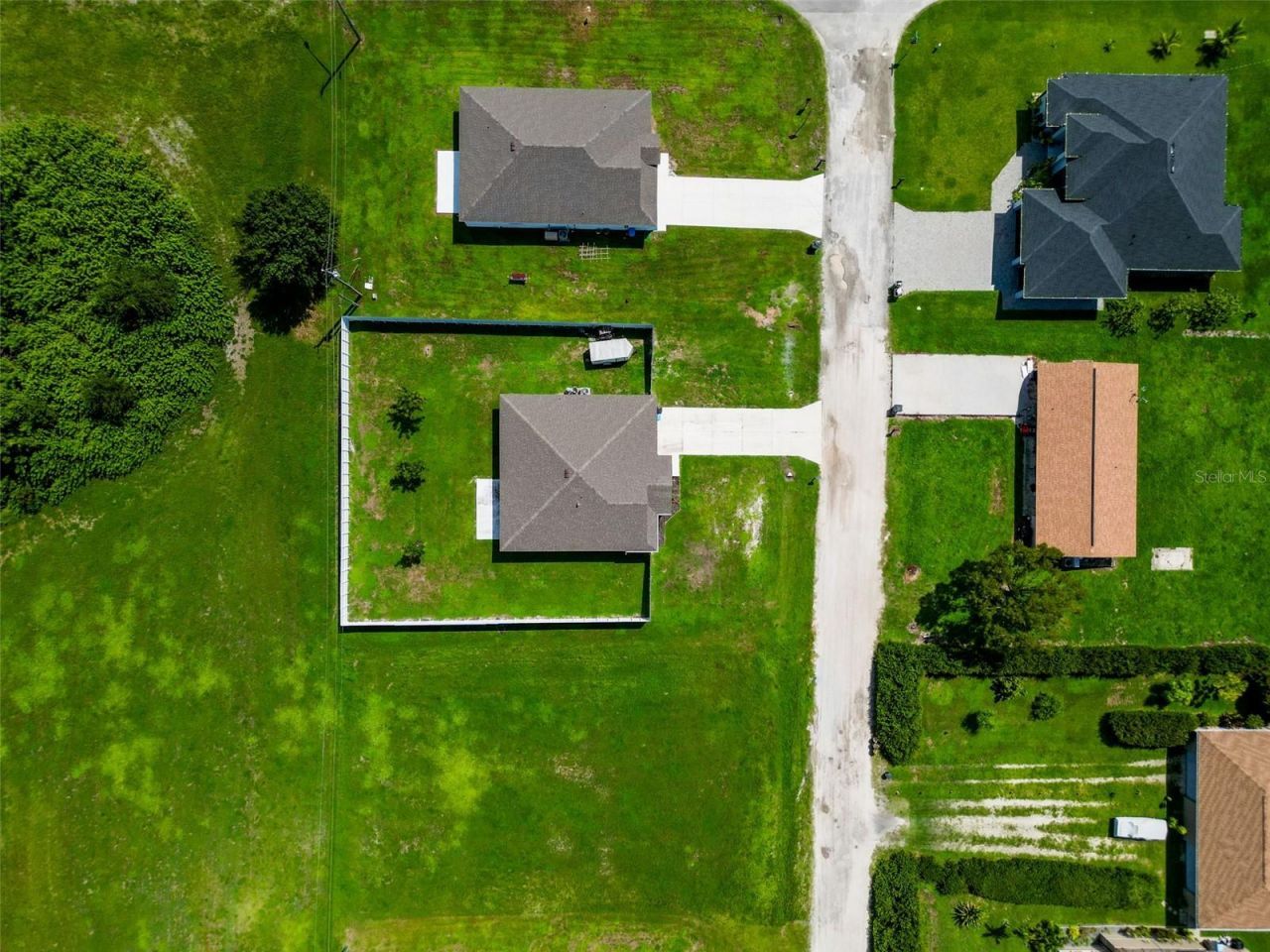 805 Whispering Pines Road, Cape Coral, FL 33993 Photo