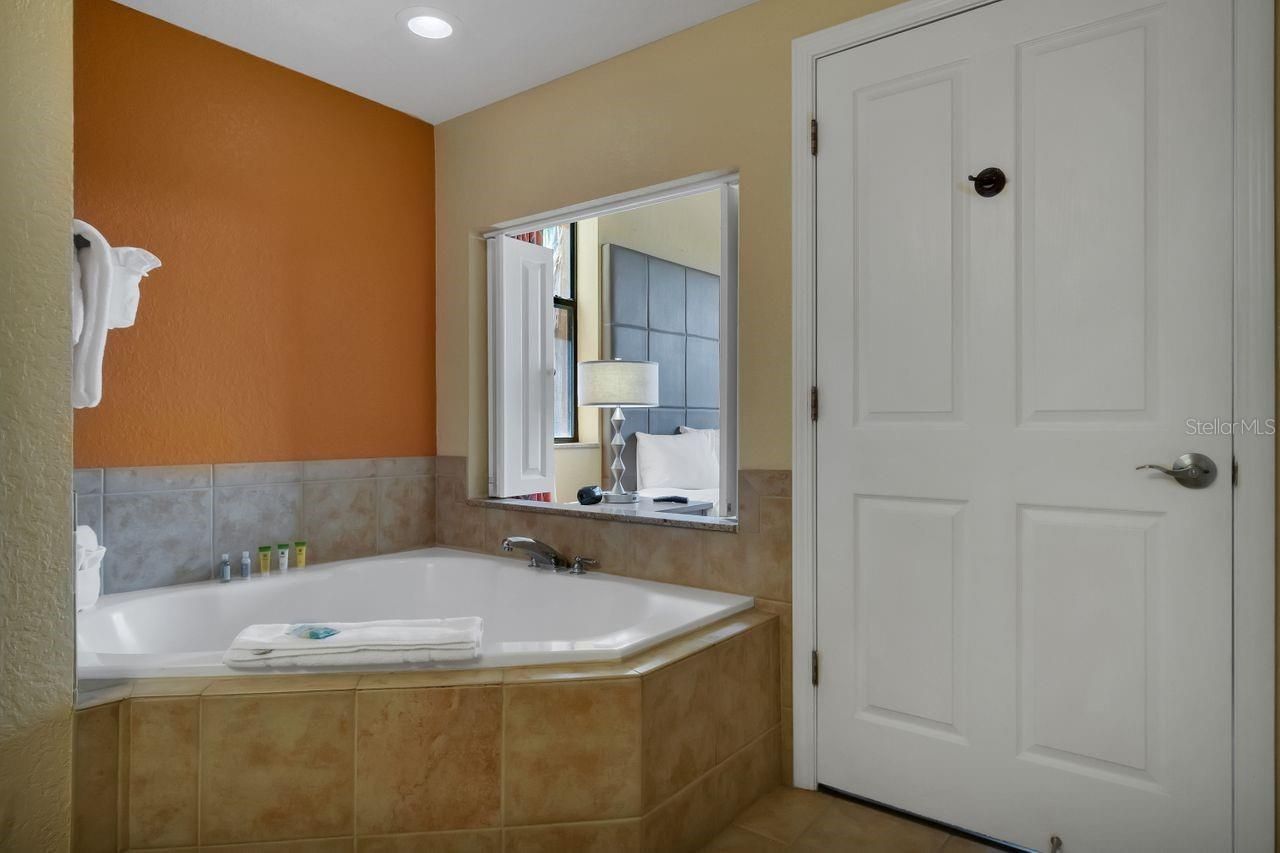 12538 Floridays Resort Drive, Unit 604C, Orlando, FL 32821 Photo