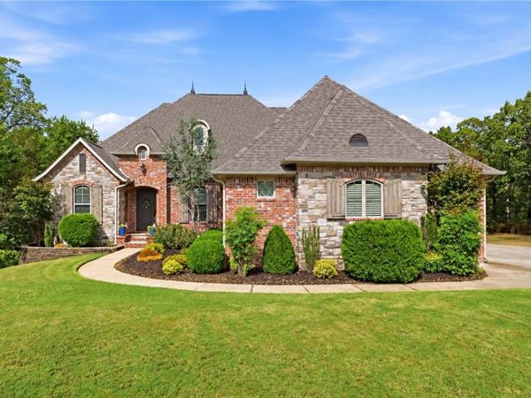 8700 Crest Lane, Springdale, AR 72762