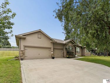 9011 Bellvue Drive, Plattsmouth, NE 68048