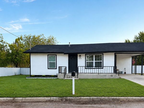 355 E OBREGON ST, Dilley, TX 78017