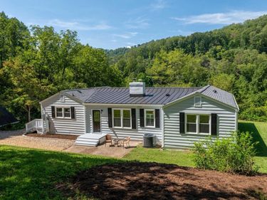 2073 ARROWHEAD VALLEY RD, Charlottesville, VA 22903