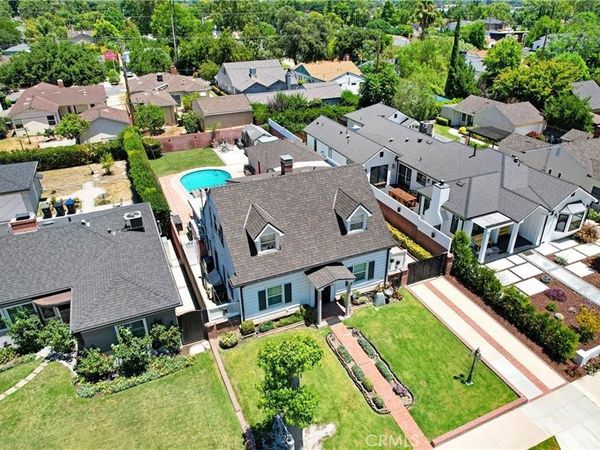 124 S Beachwood, Burbank, CA 91506