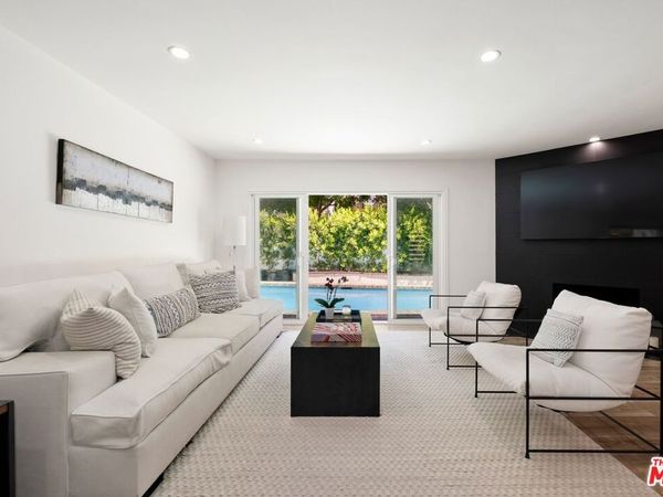 16141 Dickens Street, Los Angeles, CA 91436