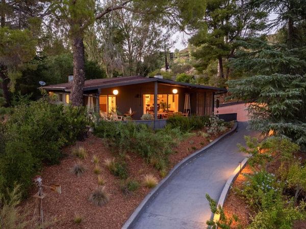 24647 Mulholland Highway, Calabasas, CA 91302