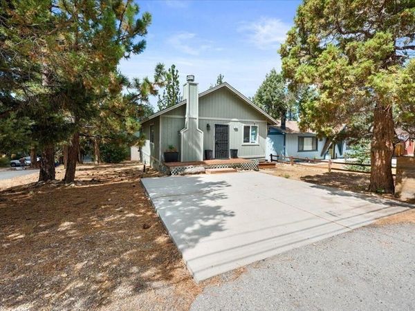 196 Sunset Lane, Sugarloaf, CA 92386