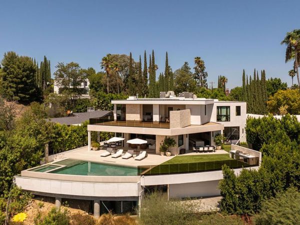 16988 Strawberry Drive, Los Angeles, CA 91436