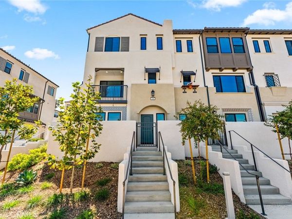 108 Pickwick Lane Court, Burbank, CA 91506