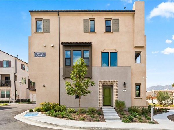 100 Pickwick Lane, Burbank, CA 91506