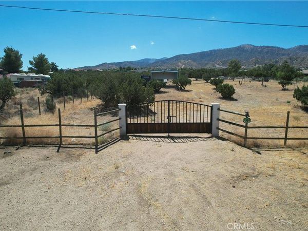 985 Cholla Road, Pinon Hills, CA 92372