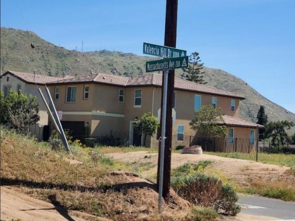 3000 Valencia Hill Dr., Riverside, CA 92507